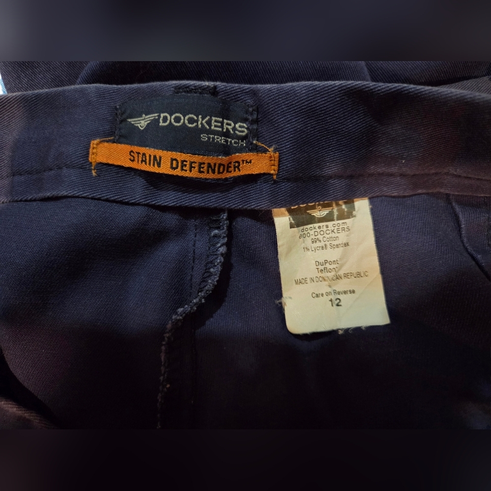 Dockers Stretch Stained Defender 6" Pleated Navy Shorts Well Pre-Loved - Picture 5 of 8